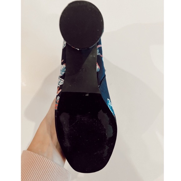 Urban Outfitters UO Exclusive Juliet Floral Navy Ankle Boot 2” Heel Size 8 - Picture 4 of 6